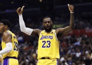 开云中国官网-杜兰特重返赛场，领先优势明显首场状态出色，曼联观众沸腾！